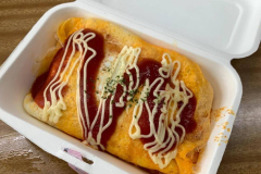 New bagasse containers replacing the previous single-use plastic containers (Photo Credit: Kokoro Kawai)